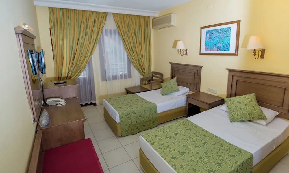 Green Paradise Beach Hotel