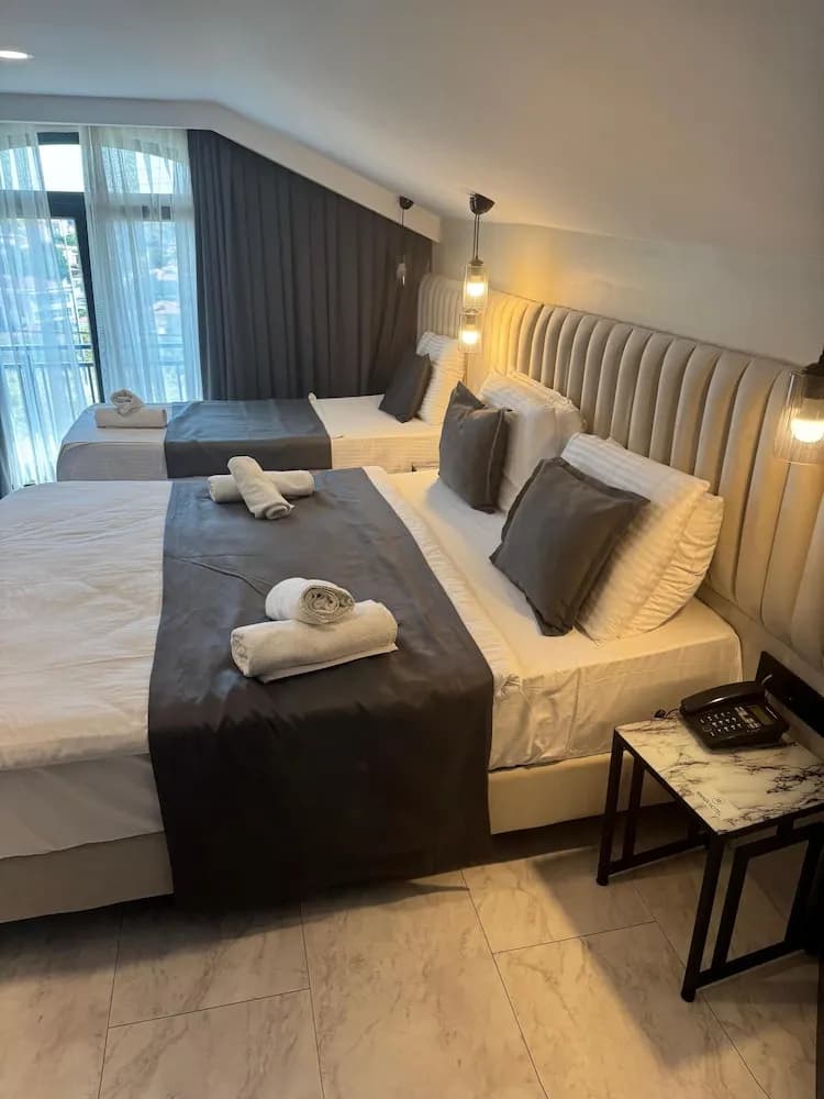 D Twins Airport Hotel