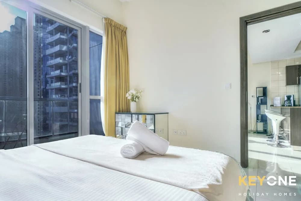 KOHH – 1BR in Bay Central