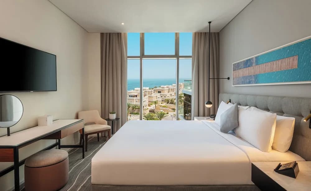 Th8 Palm Dubai Beach Resort, Vignette Collection by IHG