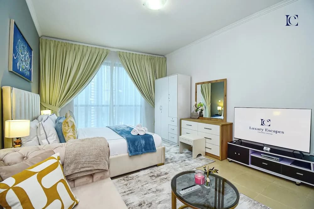 Silver - Modern Studio with lake view