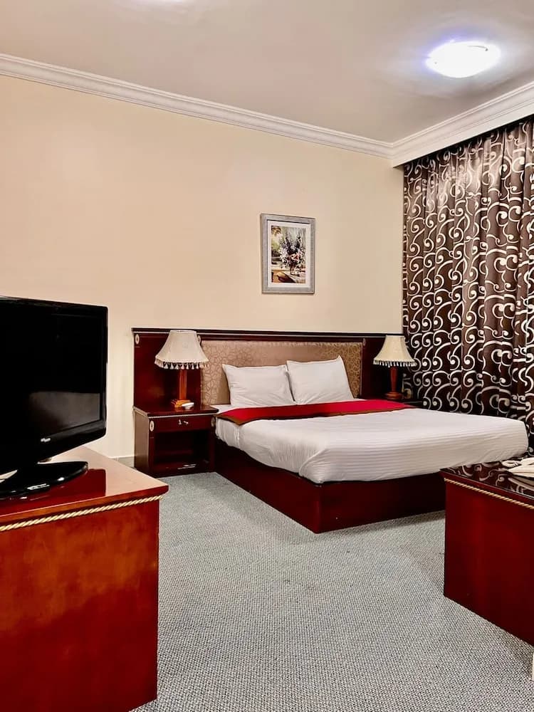 OYO Dream Palace Hotel