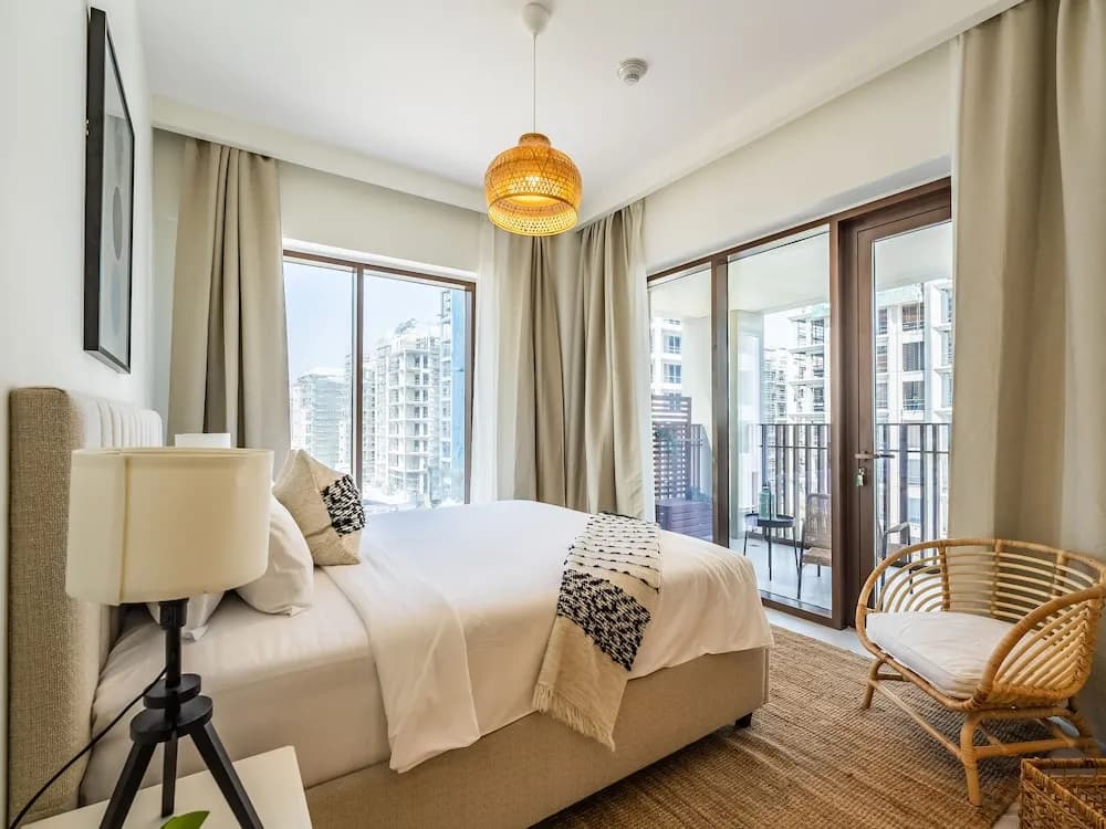 Dubai Creek Gem, Stylish Condo With Two Balconies
