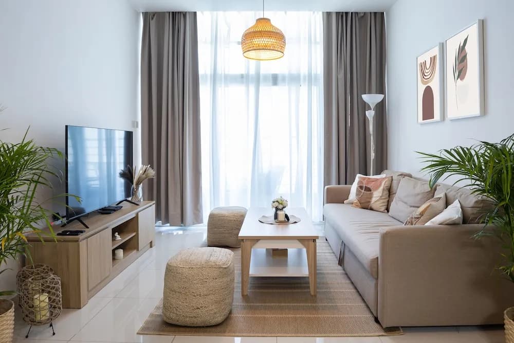 Waves - Charming Apt With Balcony, Minutes From The Beach