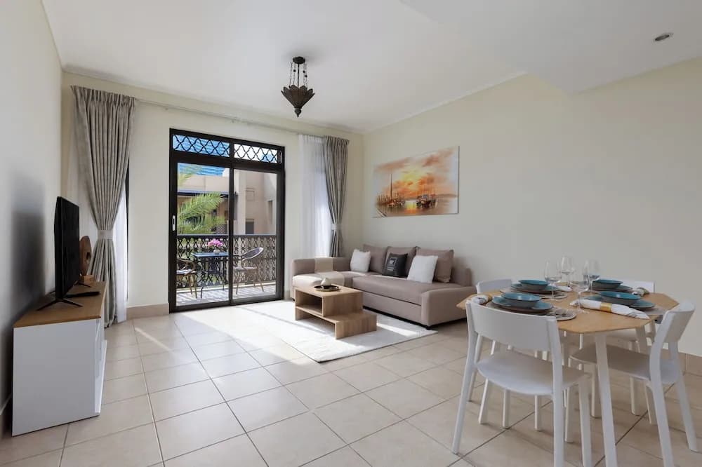 Maison Privee - Stylish & Spacious Apartment in Downtown Dubai