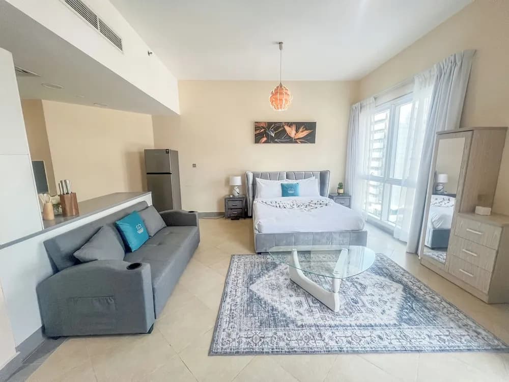 Yogi - Snug Studio With City Views, Perfect For Couples