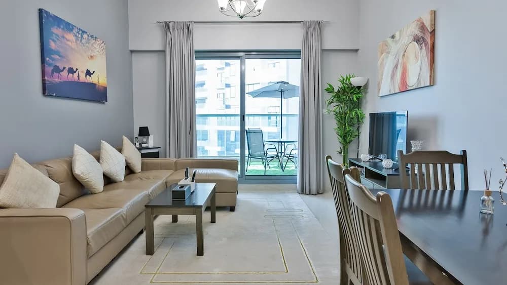 Luxury StayCation - Elegant 1BR Apartment in the Heart of Dubai