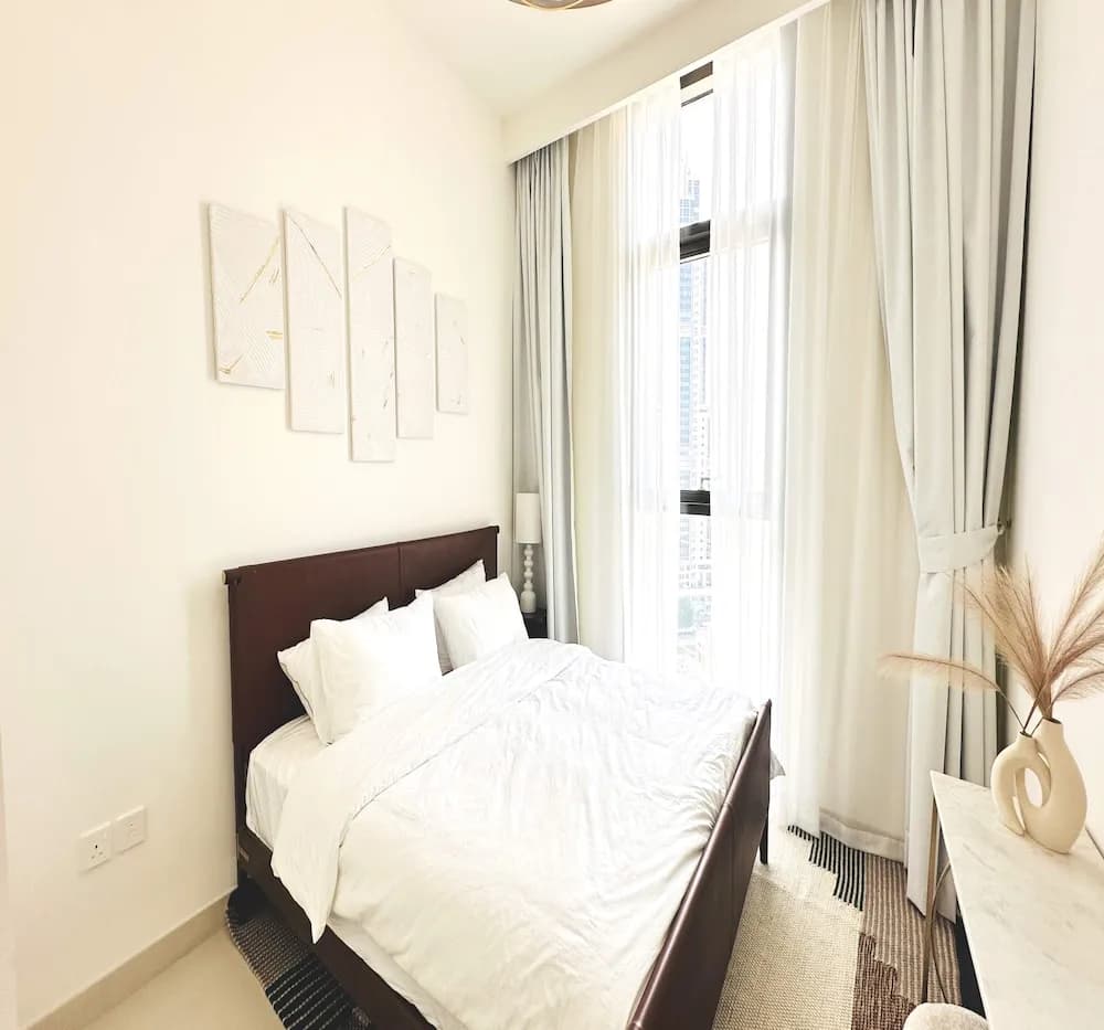 Luxury 1-Bedroom Apartment At Burj Crown