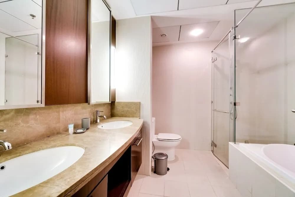 Venduras - Spacious 2BR Standpoint Tower