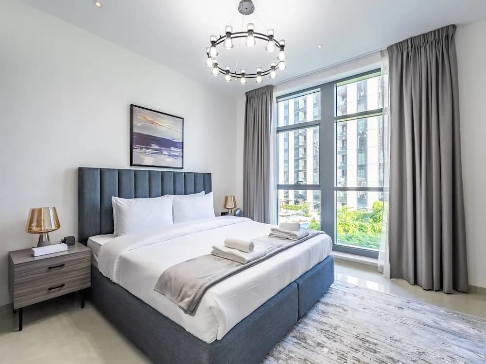 Modern DT Escape1BR with Upscale Comfort