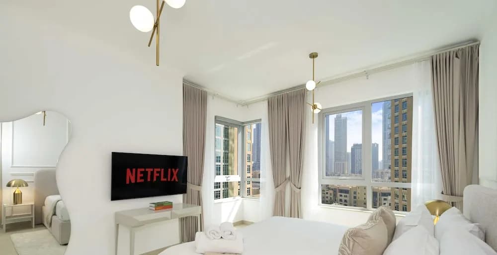 LUX The Stunning Fountain View Suite