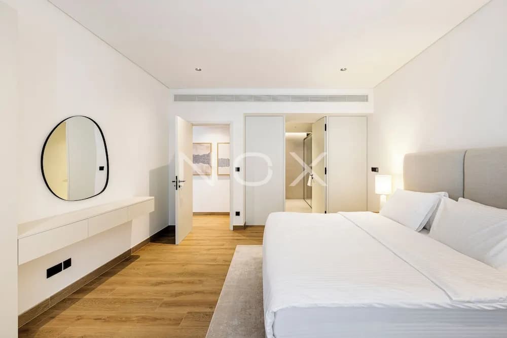Modern Living 1BR Heart of Citywalk B12