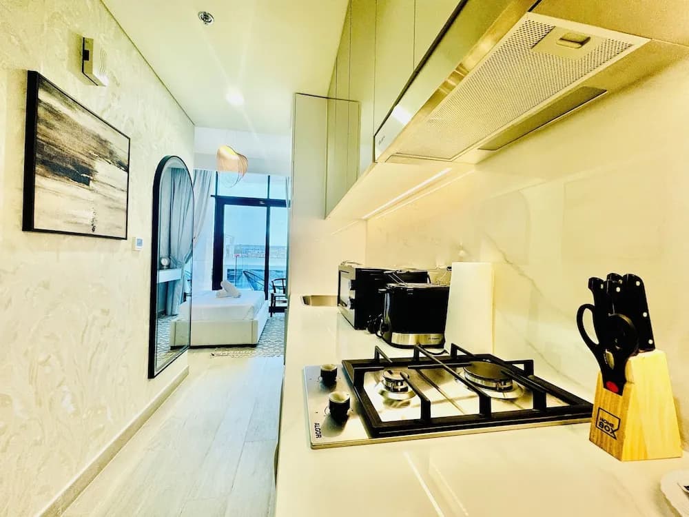 Venduras - Chic Studio in Azizi Riviera