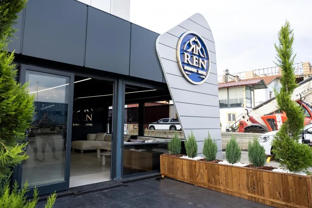 Ren Business Hotel