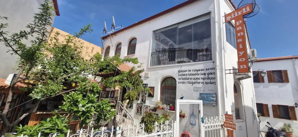 Şiirli Pansiyon Kafe Bar Sığacık