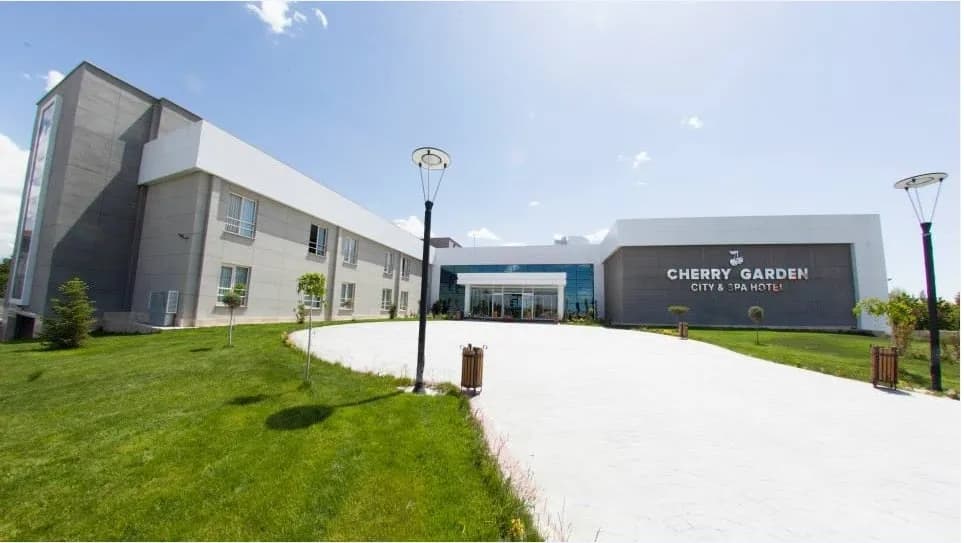 Cherry Garden City & SPA Hotel