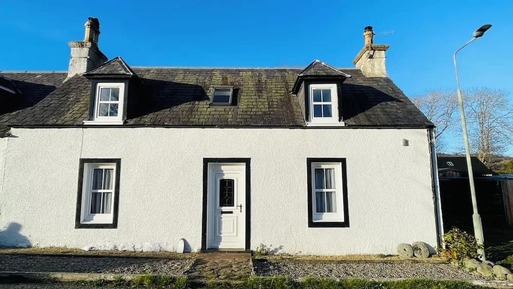 Traditional Highland Cottage Near Loch Ness-sleeps 6