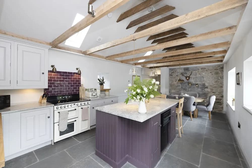 JOIVY Exceptional Cottage W/ Stunning Country Views