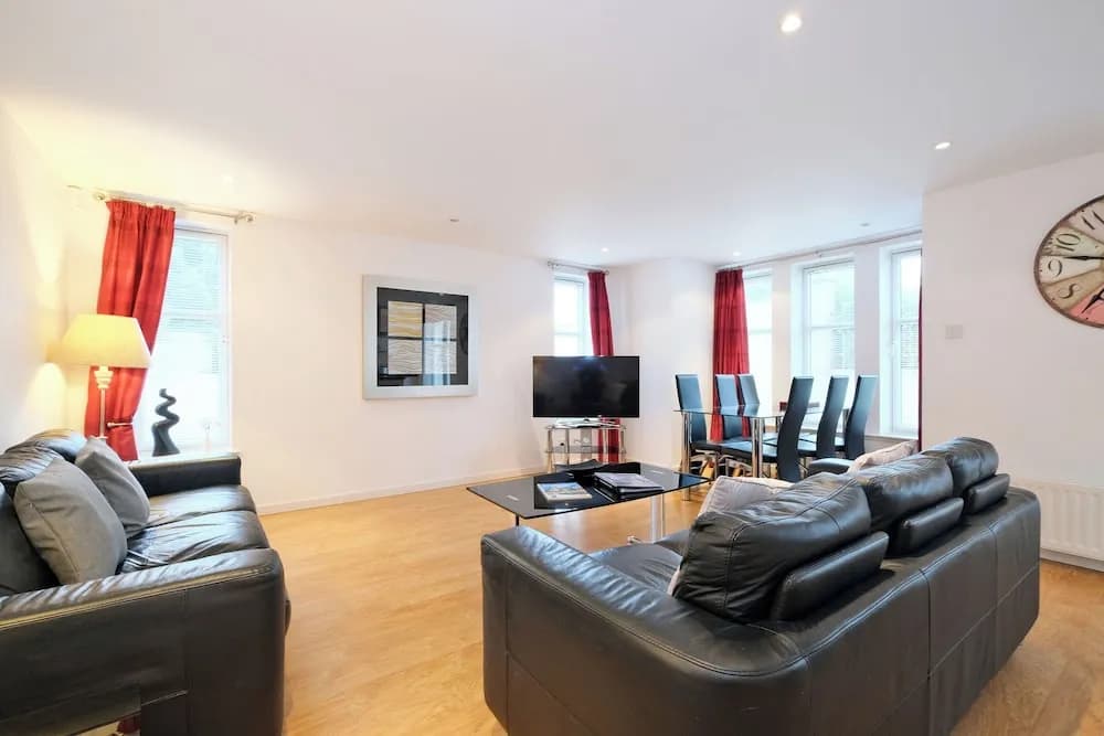 A Contemporary Apartment With Transport Links to Aberdeen City