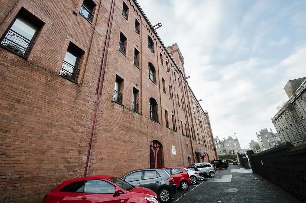 Orange Apartments - 13 Bastille