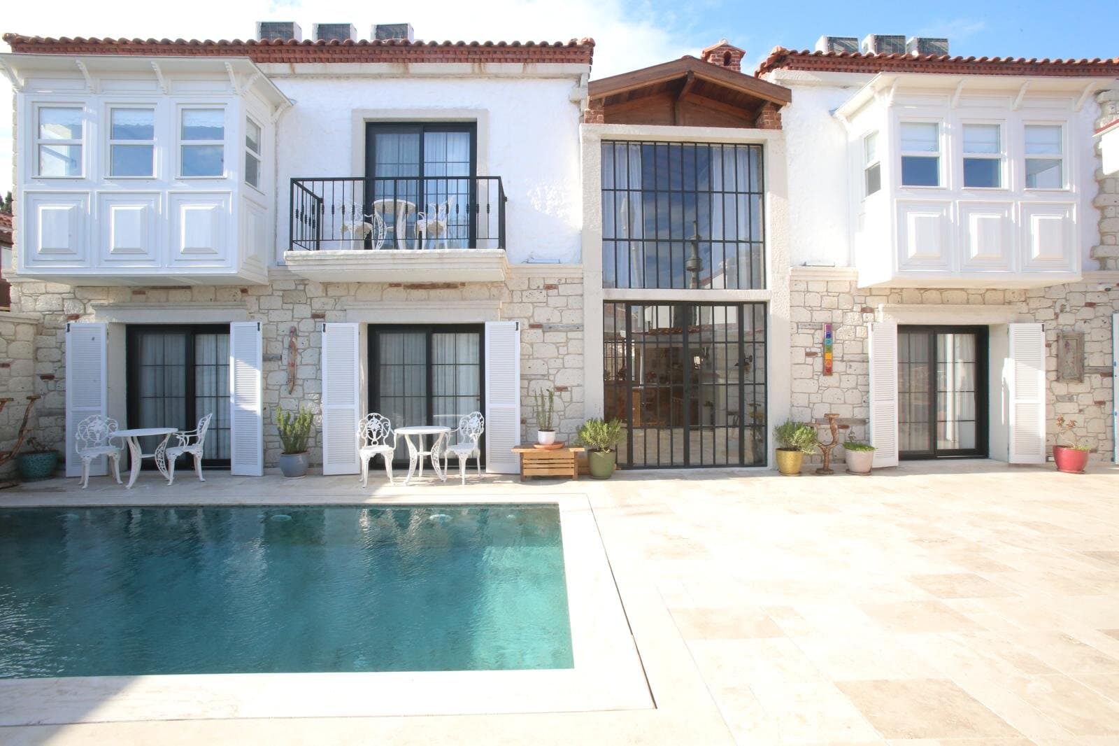 Thera Alaçatı Otel +12