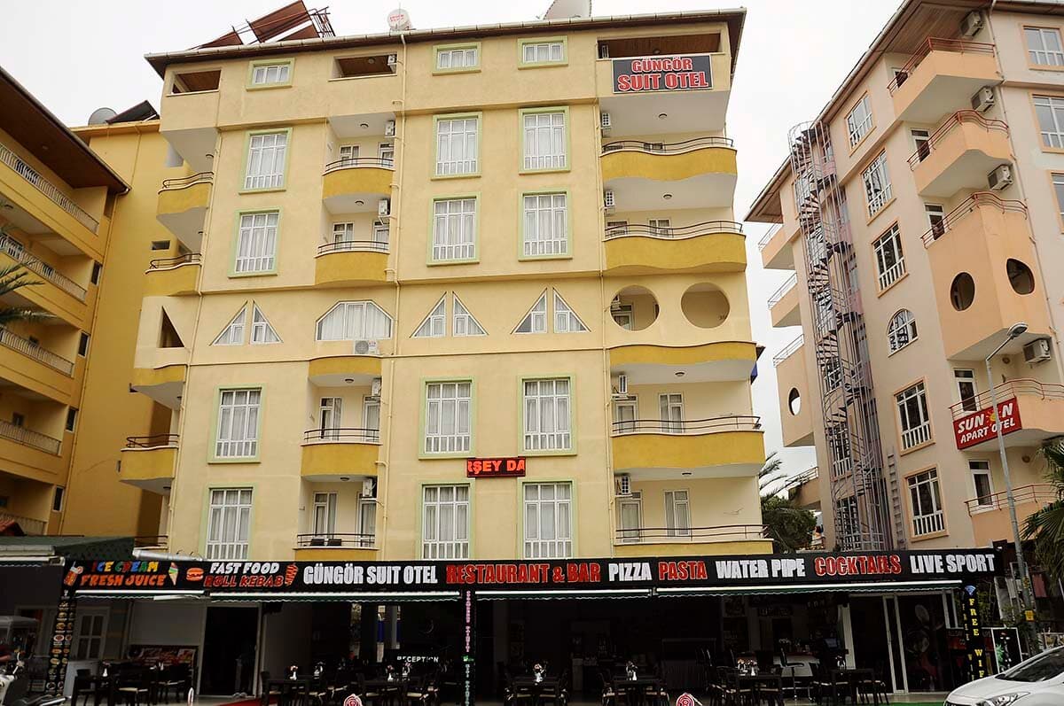 Larsen's Suit Hotel