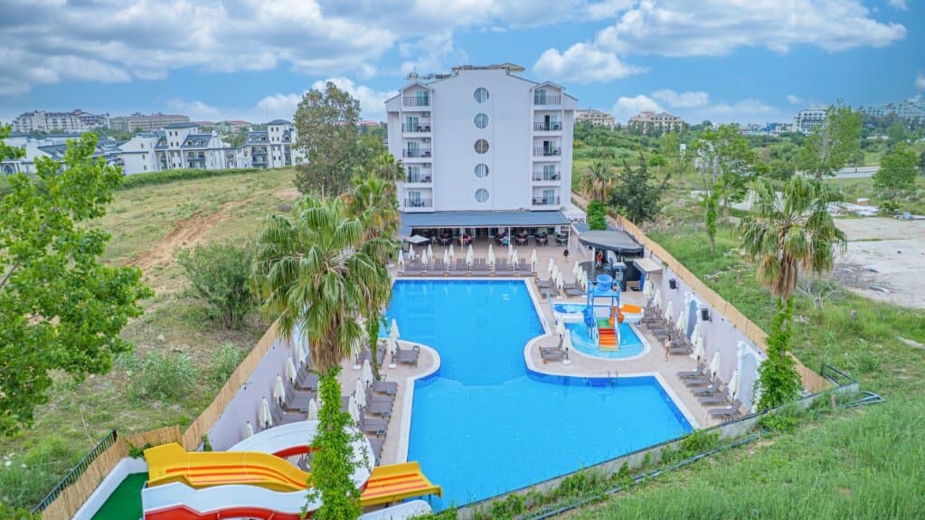 Q Ella Beach Hotel