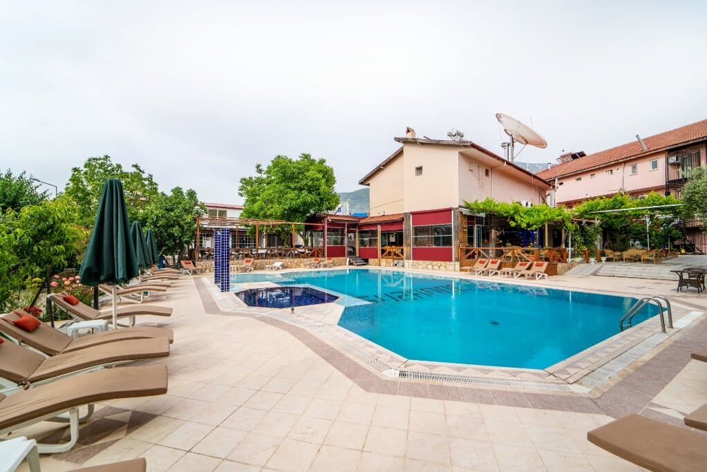 Suzanne Hotel & Restaurant