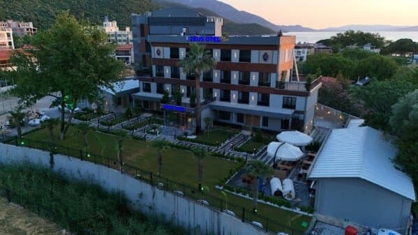 Zeus Otel Güzelçamlı