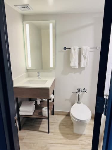 La Quinta Inn & Suites by Wyndham New Haven