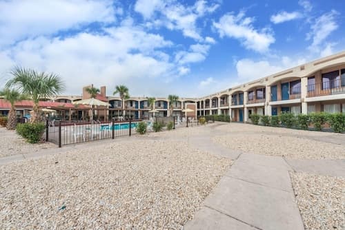 Days Inn by Wyndham San Antonio Splashtown/ATT Center