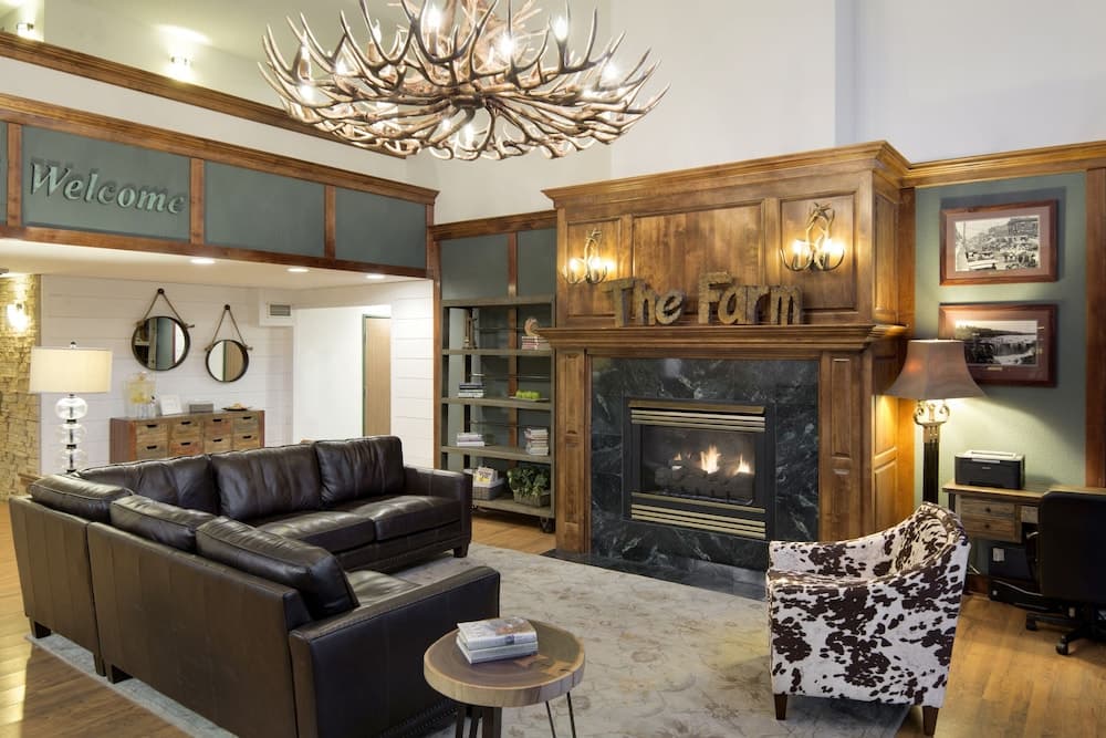 Redwood Lodge