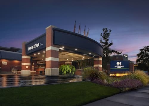 DoubleTree by Hilton Akron Fairlawn