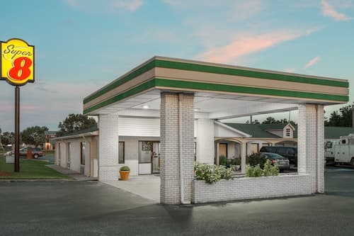 Super 8 by Wyndham Sumter