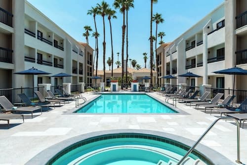 Courtyard By Marriott Palm Springs