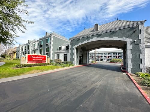 Ramada by Wyndham Anaheim Convention Center