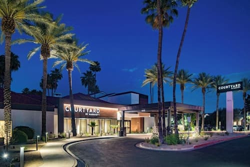 Courtyard Phoenix North by Marriott