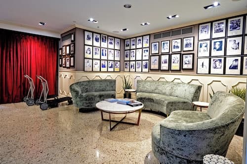 The Hollywood Franklin Hotel near Universal Studios