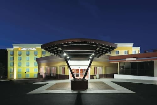 La Quinta Inn & Suites by Wyndham Lynchburg at Liberty Univ.