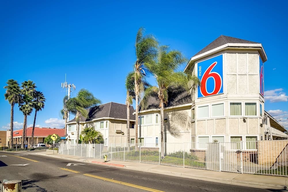 Motel 6 Riverside, CA - South