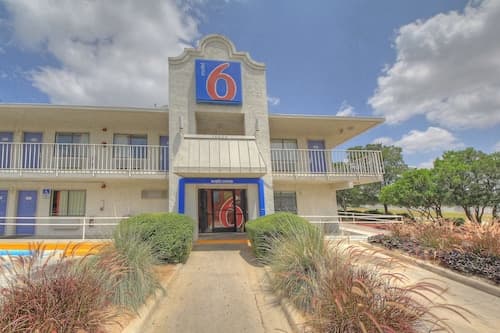 Motel 6 San Antonio, TX - Fiesta