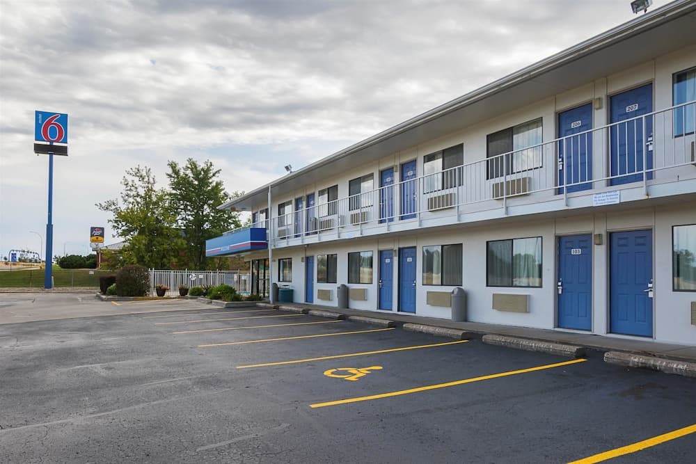 Motel 6 Rochester, MN