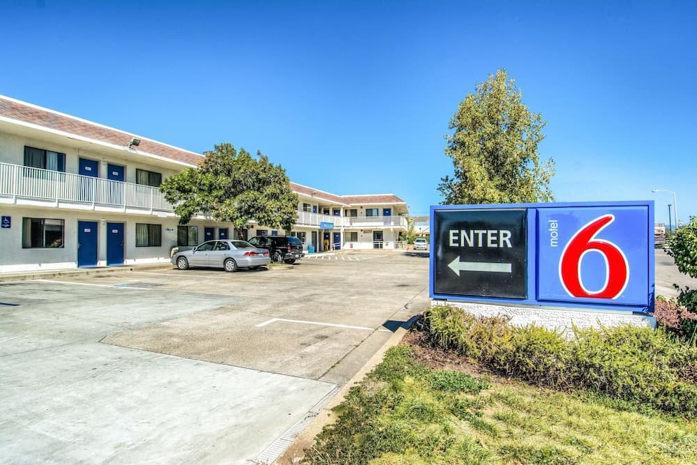 Motel 6 Redding, CA - North