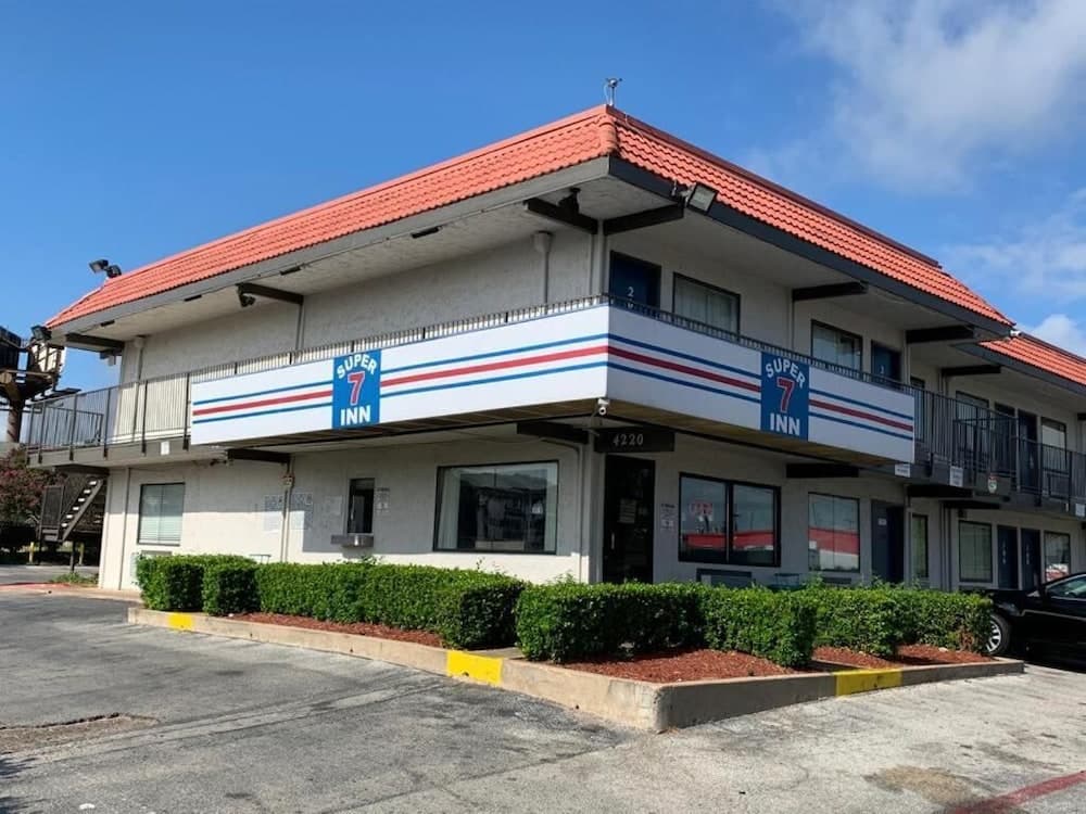 Super 7 Inn Dallas Southwest
