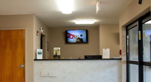 Brentwood Inn & Suites