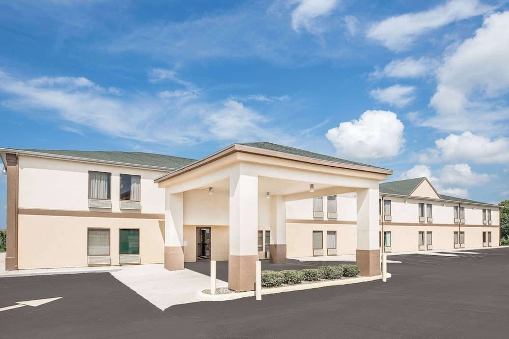 Super 8 by Wyndham Galesburg