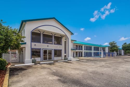 Motel 6 Pensacola, FL - NAS