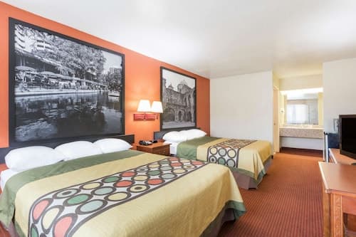 Super 8 by Wyndham San Antonio at I-10
