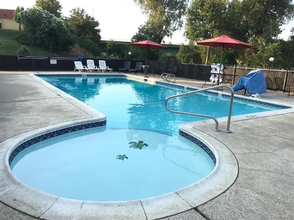 Travelodge by Wyndham Red Bluff South of Redding