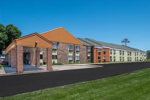 Sunset Inn & Suites - Lincoln Airport